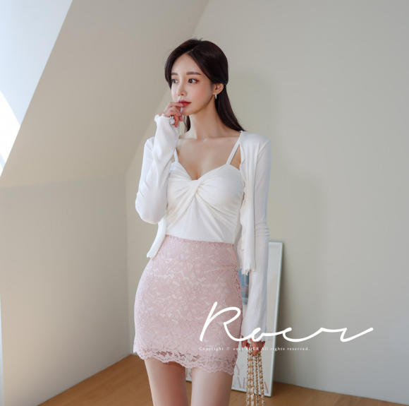 心壹文学|女神孙允珠时尚搭配：玛丽童话樱桃露珠优雅小开衫