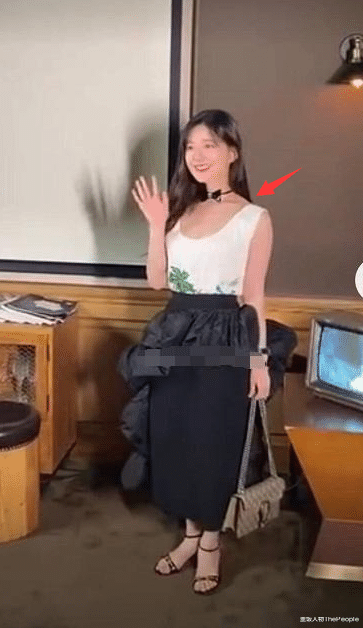 刘亦菲|红毯比美直角肩稳赢、古装造型斜肩显气质，女星肩部较量也有玄机