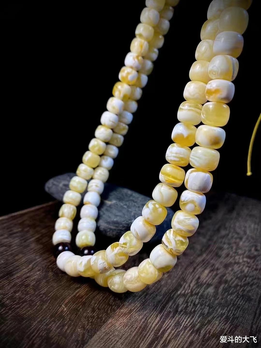 蜜蜡|大飞说文玩：金白妖孽纹老型挂链108，教您分辨蜜蜡真假！