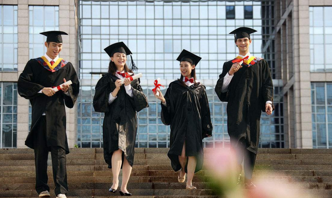 大学生|越老越吃香的三个职业,别人还在为工作发愁,你已经成为人中龙凤