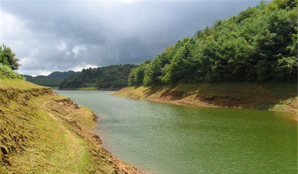 |初夏钓鱼，大水面是“主战场”，如何找到鱼窝，至少有5个方向