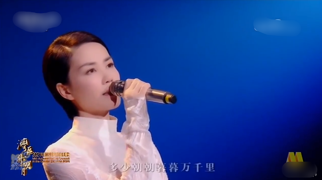 胡歌|世纪同台！52岁王菲献唱《湾》状态佳，谢霆锋全程“望妻眼”好甜