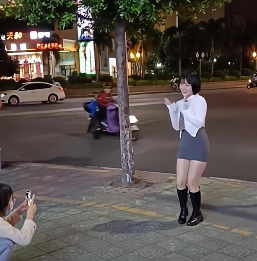 |网红“静静”被路人偷拍，大长腿变“矮冬瓜”，本人却坚决不承认