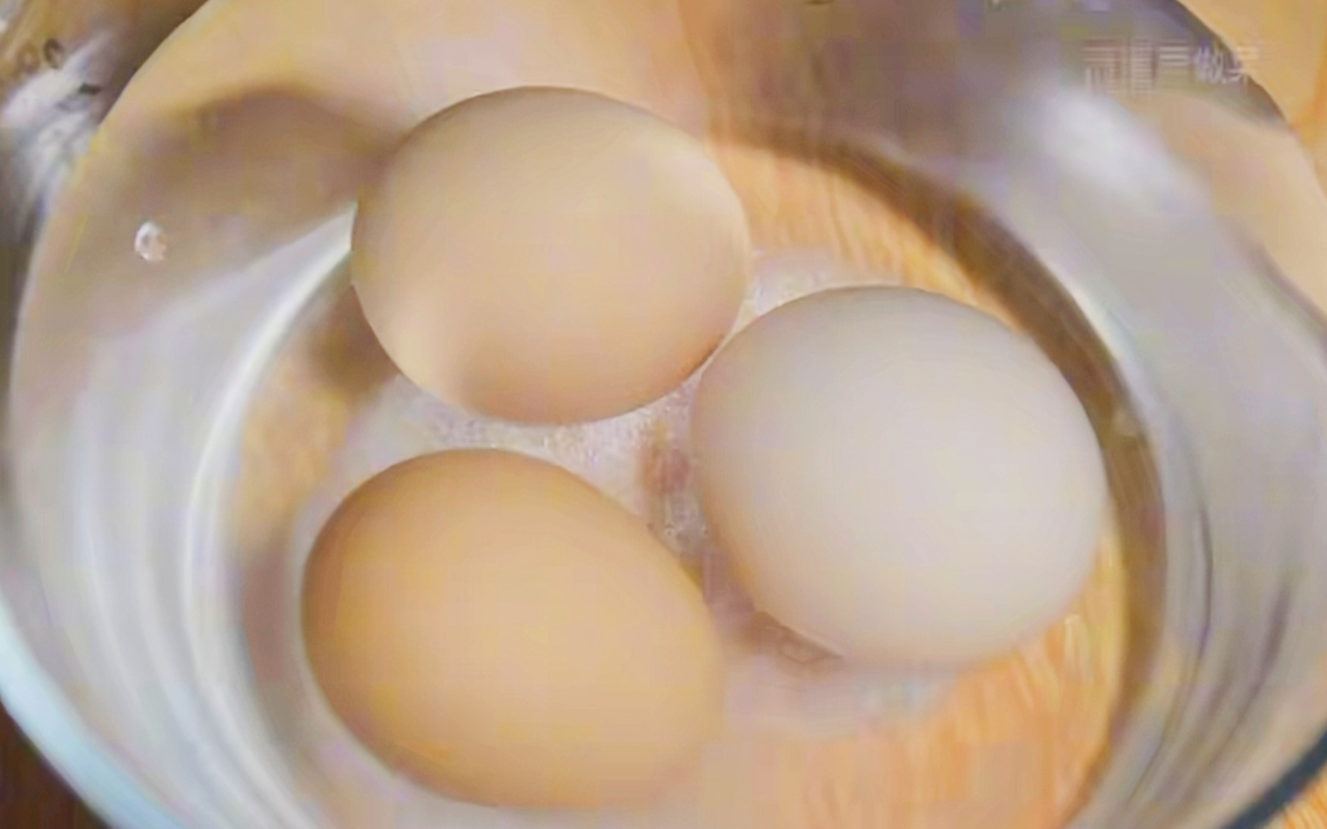 “激素鸡蛋”危害大,学会这一招,看一眼就能辨别出好坏蛋