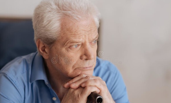 清水时尚 离婚后公公每月给儿媳生活费,儿媳知道真相后,见公公忍不住痛哭