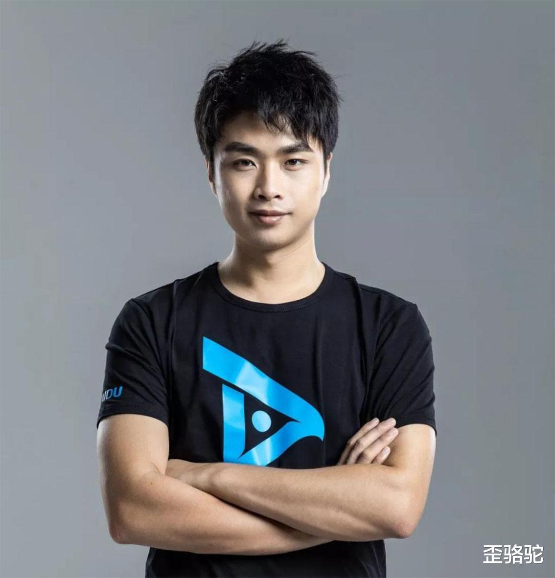 歪骆驼|做孩子自己喜欢做的事，三岁萌娃爱上颠锅，网友：保送新东方