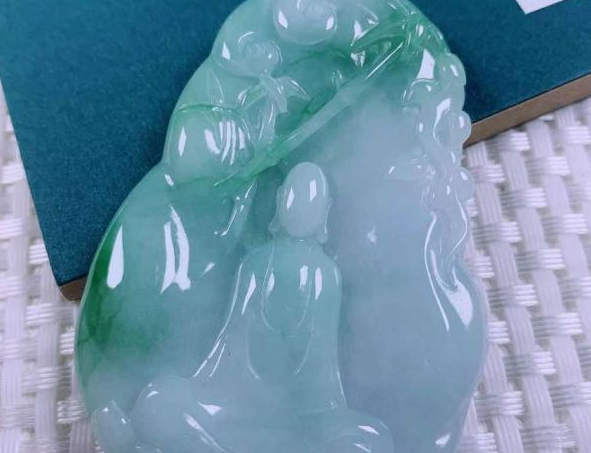 翡翠|老坑种和玻璃种翡翠，到底哪一个品质更高？根本没有可比性