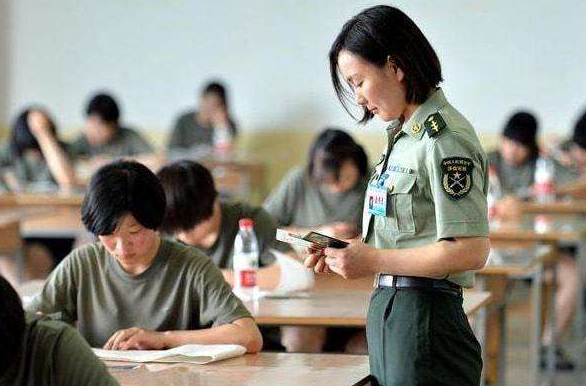 文职|军队文职大规模招聘，六险二金待遇好，这类考生更容易上岸