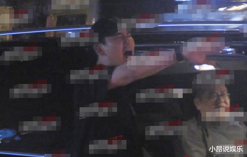 三德子|于晓光搂美女疑出轨，曾和妻子说出轨就一起死，宠妻人设让人心寒