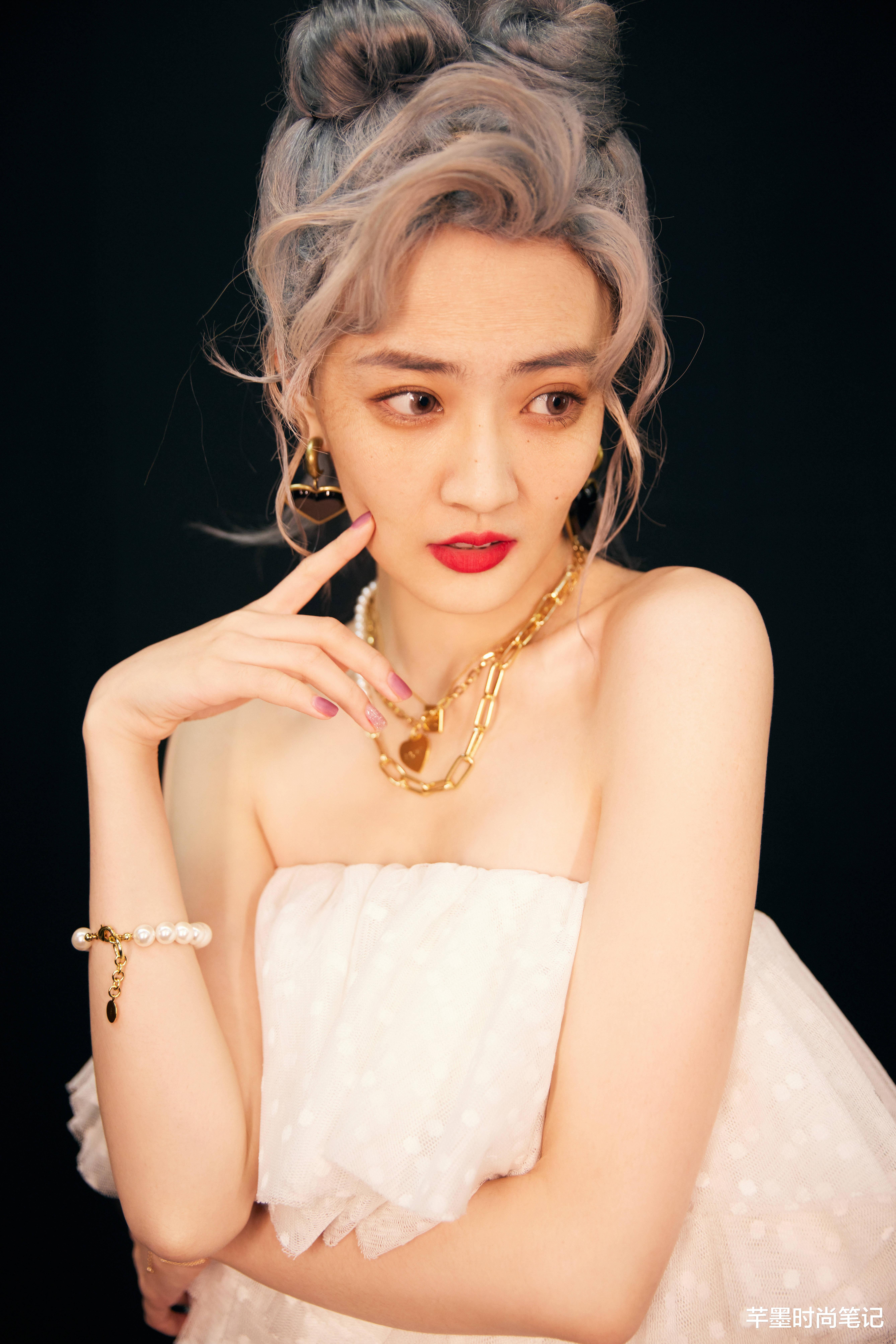 发型|徐璐和孙怡撞妆，带火了“奶奶灰”的发型，你们喜欢哪款呢？