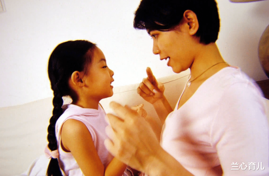 兰心育儿|3岁女童怒斥爷爷不要碰她，家长予以支持，爷爷的表情很失落