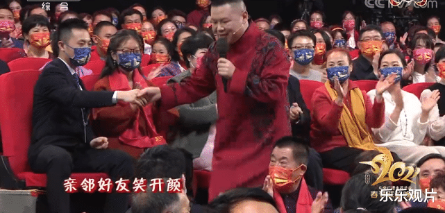 岳云鹏|岳云鹏春晚失误了,嘴瓢反而引来观众大笑,反响堪比专业歌手