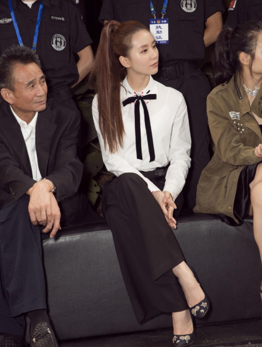 衬衫|刘诗诗又美出新高度，白衬衫配阔腿裤简约干练，意外穿出高级感