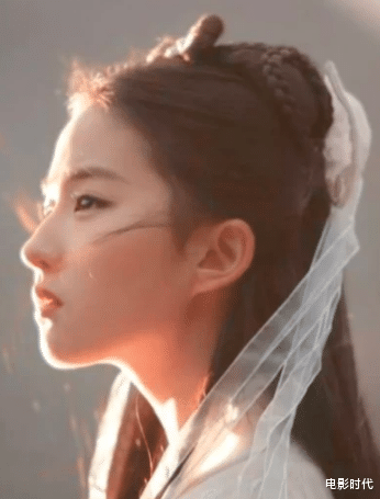 刘亦菲|刘亦菲新造型一改往日风格，蓝绿色睫毛，冷艳感十足！