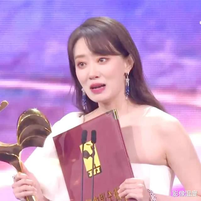 张艺谋|直击金鸡奖现场高清80图集：张艺谋发言时印小天哭了，张小斐张译讲话最感人