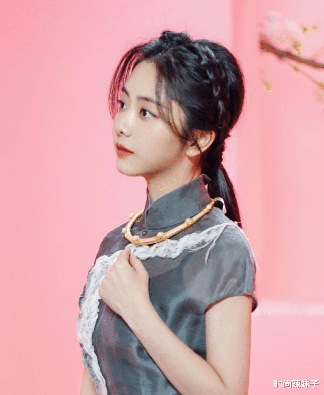 谭松韵|为何谭松韵一直不穿旗袍？看到她穿旗袍的样子，不演民国戏就可惜了