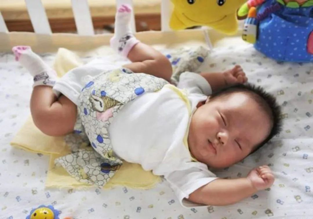 C妈学堂|孩子睡姿暗示性格,若是第3种父母别忽视,做好2点孩子更健康