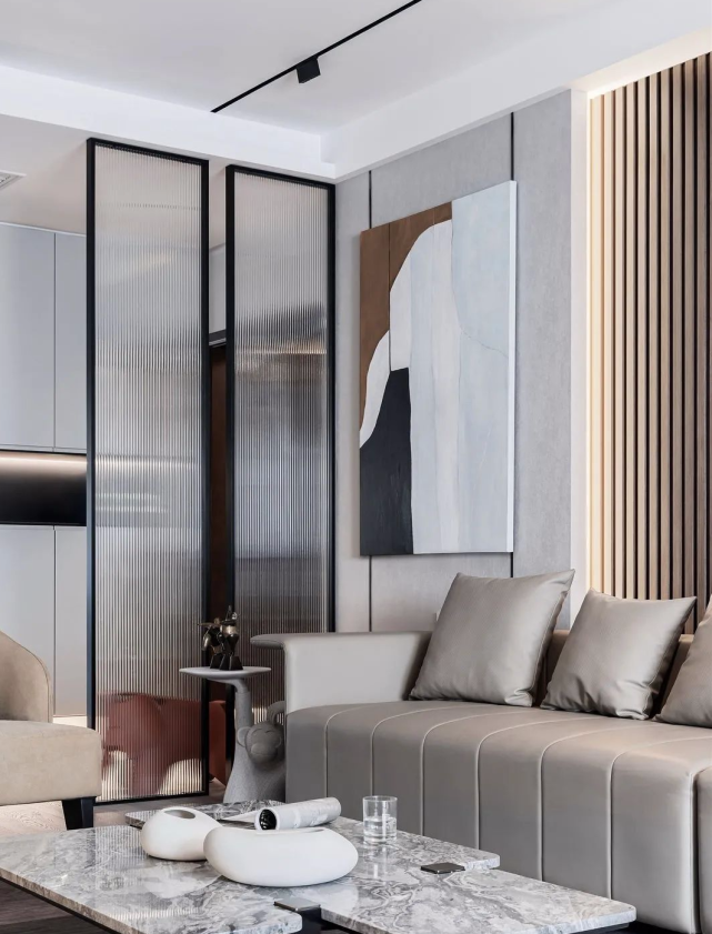 |158平现代风格装修，木格栅沙发墙、黑白灰卫生间，无主灯客厅