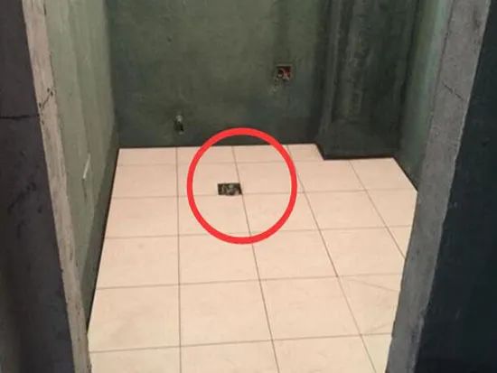 |装修先铺瓷砖还是先铺地砖？装修完了我才知道做错了，好后悔！