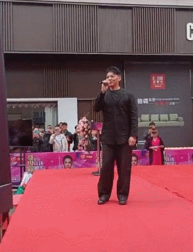 莫少聪|洪欣前男友莫少聪商演，穿衣破旧褶皱显寒酸，网友：混到这地步了