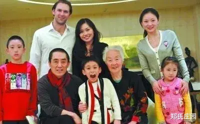 陈婷|99年，18岁陈婷爱上49岁张艺谋，陈婷怀孕，张艺谋：我给你两个选择