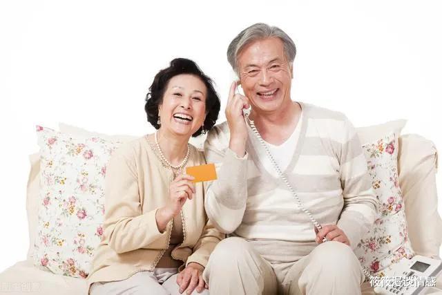 筱筱漫谈情感 大妈：不再婚不搭伙，不请保姆不去养老院，享受恋爱的感觉真好