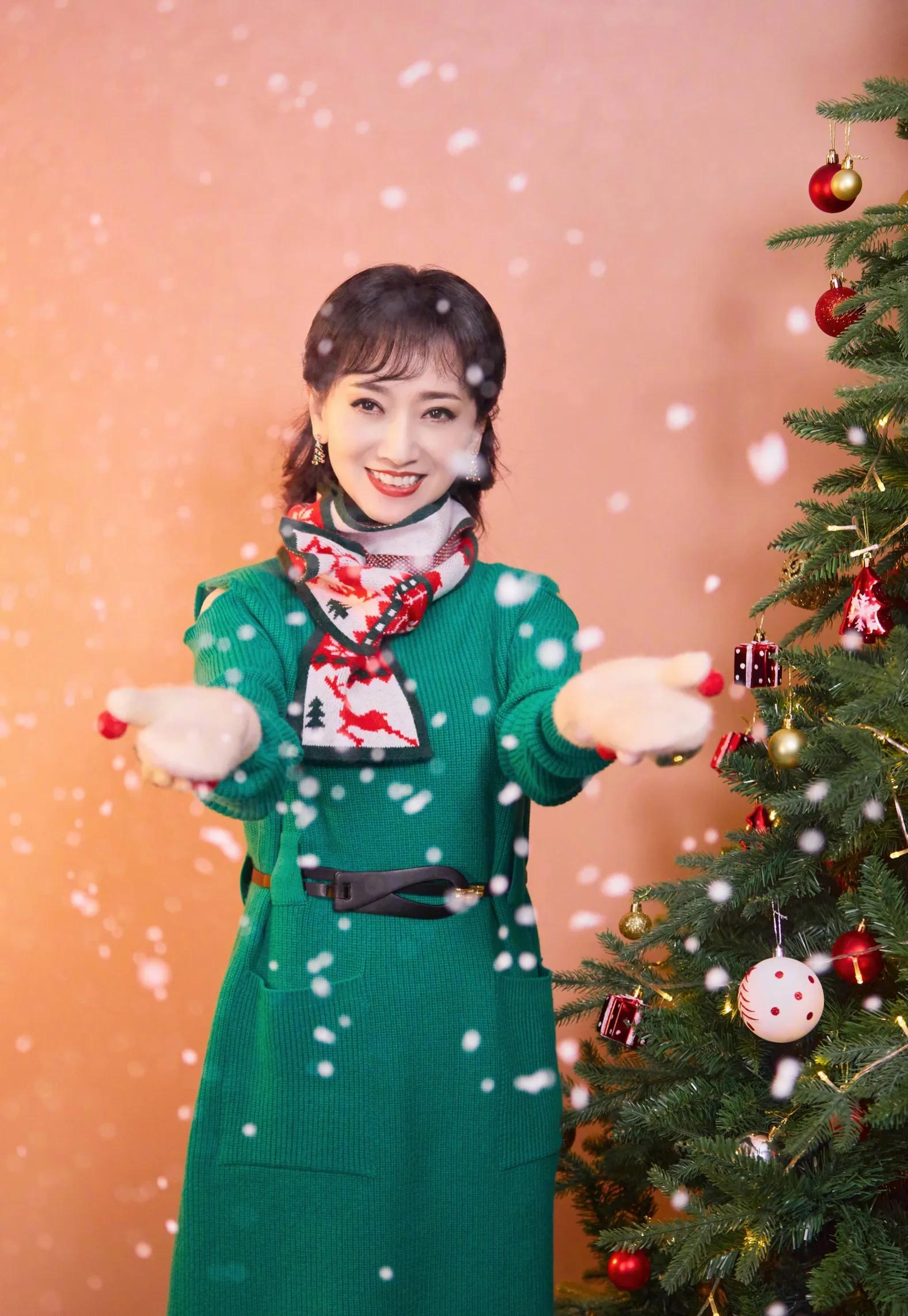 何炅|岁月不败美人，不老女神“白素贞”赵雅芝近况，艳丽依旧，端庄去初