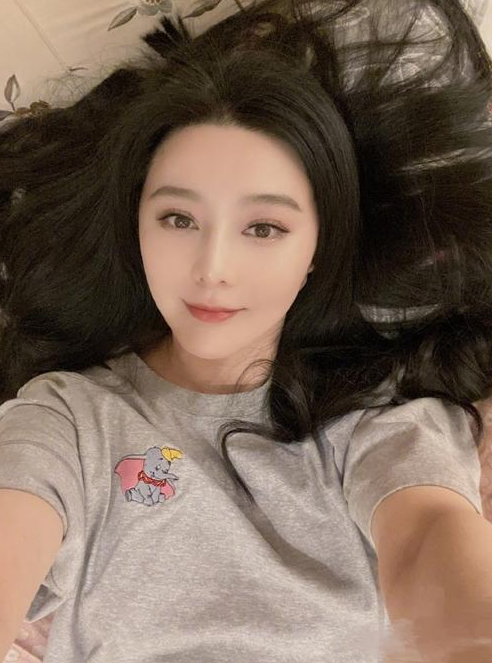 宁毅|范冰冰逛商场生图被拍，路人忘记开美颜，40岁状态让人不敢相信