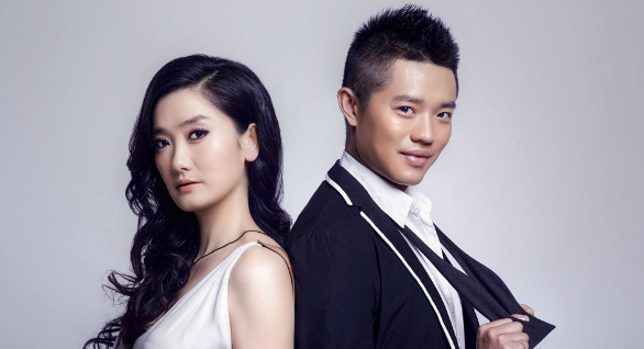 凤凰传奇|曾一度红过凤凰传奇，因一场车祸从兄妹变夫妻，现过成了这样！