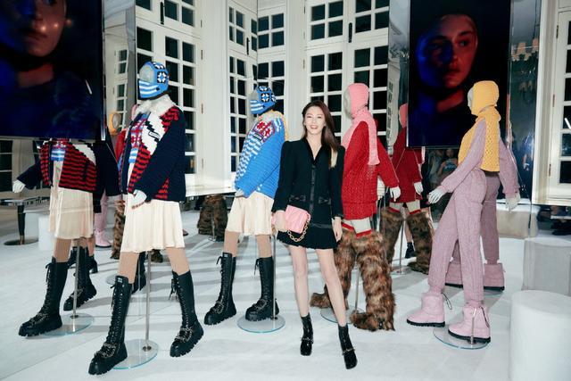 旗袍公馆|恋爱后的张雨绮更少女了,穿百褶短裙减龄娇俏,腿长真是优越