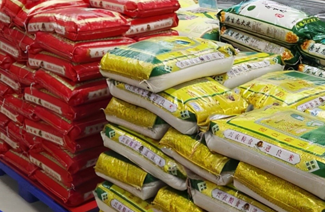 大米|袋装大米好还是散装的好？超市员工：懂行的人，才买“这种”