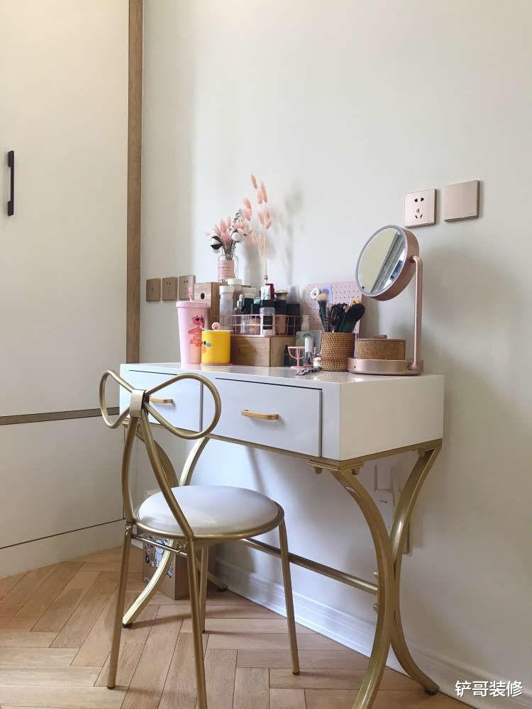 混搭风成就经典，展现出不同的魅力和风情，非常适合年轻人