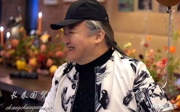 刘欢|58 岁刘欢近照曝光，久未露面满头白发显苍老