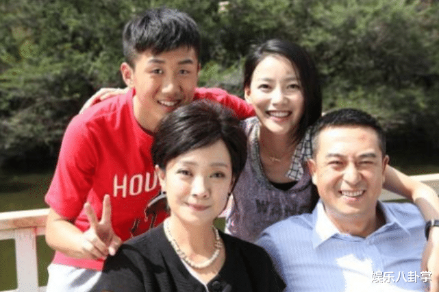 张嘉益|与富商丈夫离婚后，她携24亿巨款嫁给张嘉译，52岁活成人生赢家