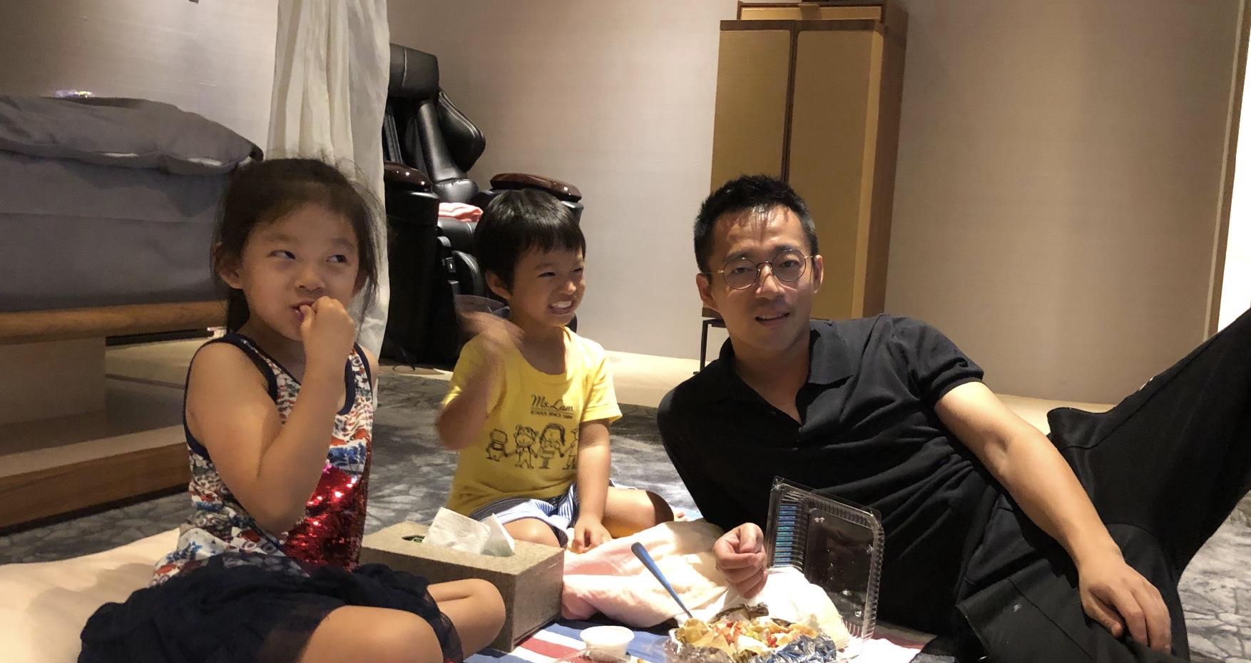 汪小菲|汪小菲新店开业精神好！中年婚姻，儿女是软肋，事业是底气！