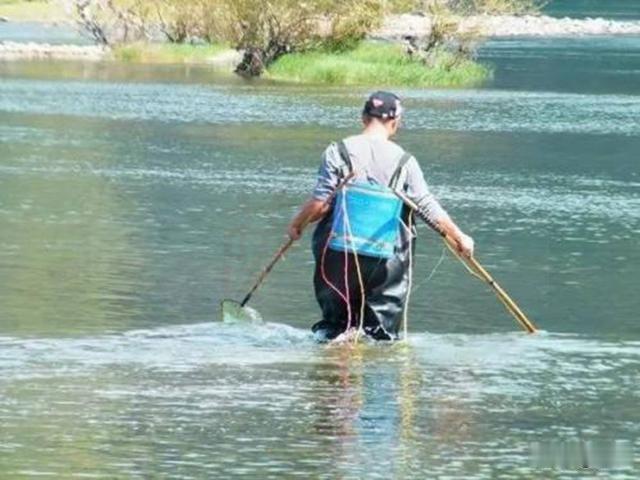 萨沙讲史堂 小说:逃脱30年仍被绳之以法的退伍兵:艾鸿广80年代电死3人