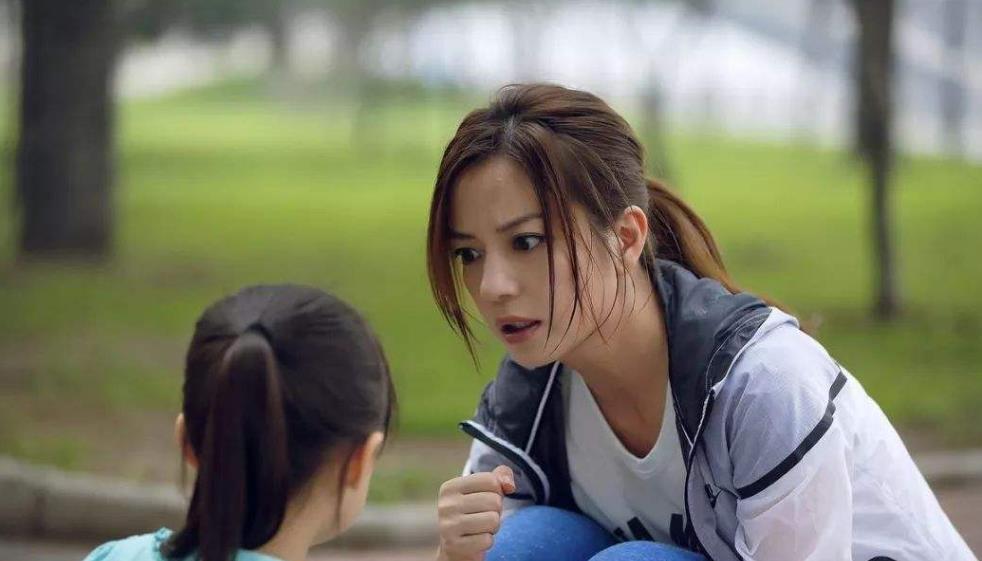 小雪妈妈育儿|李玫瑾教授表示：娃有这些行为要下狠手打，越大越管不了