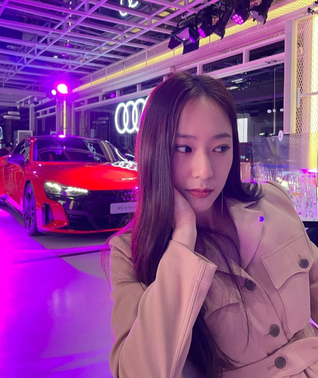 郑秀晶|让任嘉伦关注其账号，王一博一看就害羞的女人，到底有多优秀？