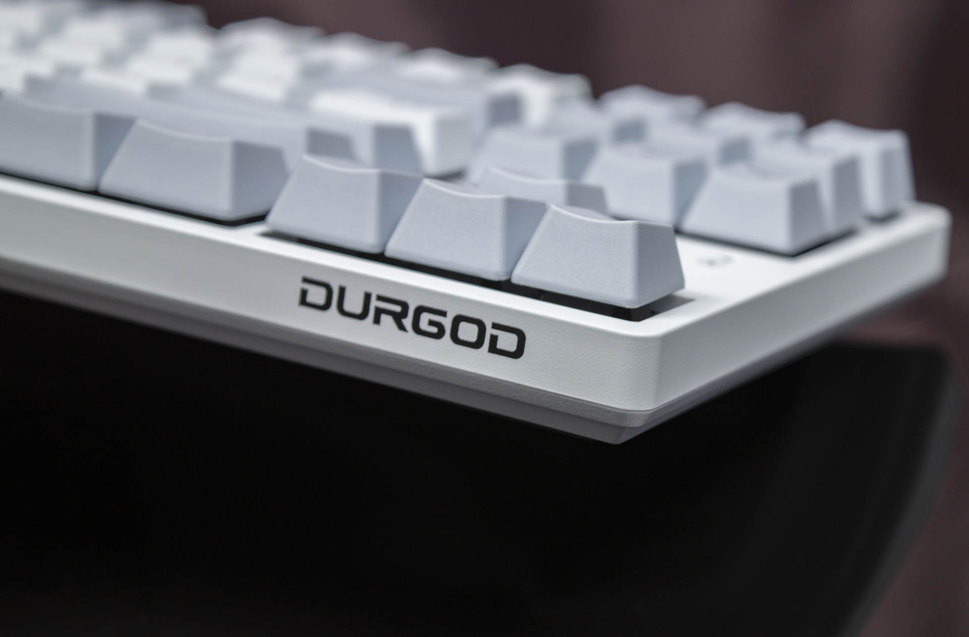 機械鍵盤|耐看百搭: 杜珈金牛座K320淺霧藍Cherry紅軸機械鍵盤開箱