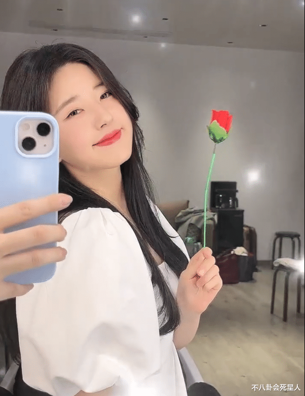 赵丽颖|女星们近照比美：杨幂国风裙清新，赵丽颖秀细腰，热巴建模脸精致