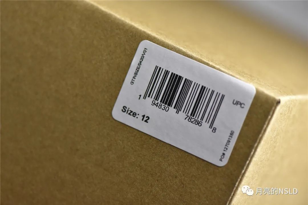 难舍离断|侃爷说yeezy洞洞鞋将改变认知和审美 祖国80年代的凉鞋不就这样？细节实拍揭秘告诉你制作真不难