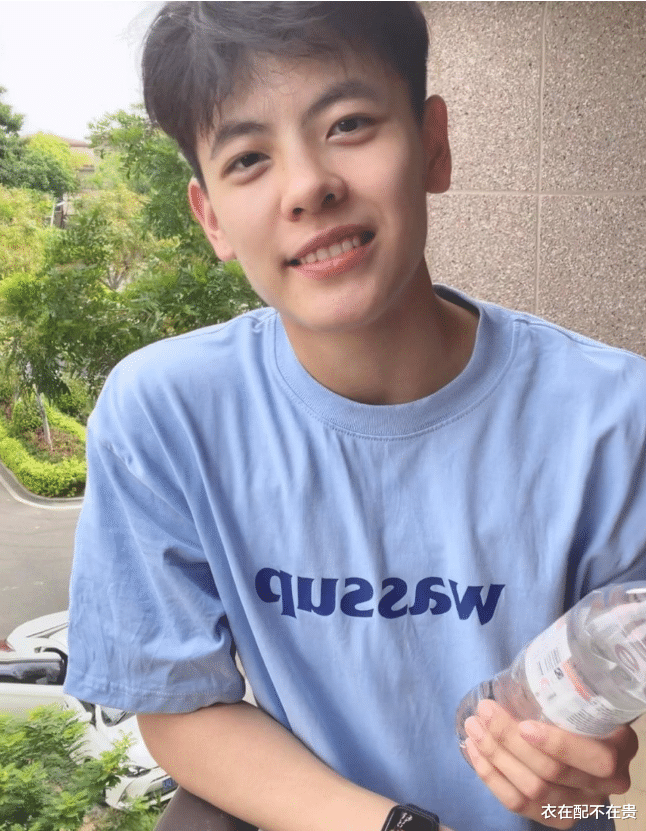 衣在配不在贵|女篮杨舒予走红,神似男星“陈伟霆”,穿T恤时的样子又飒又酷