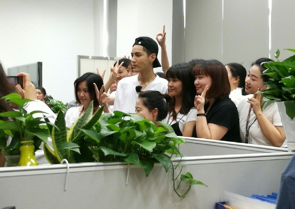 吴亦凡|吴亦凡公司人去楼空，离职人员再揭吴家母子真面目：闻所未闻