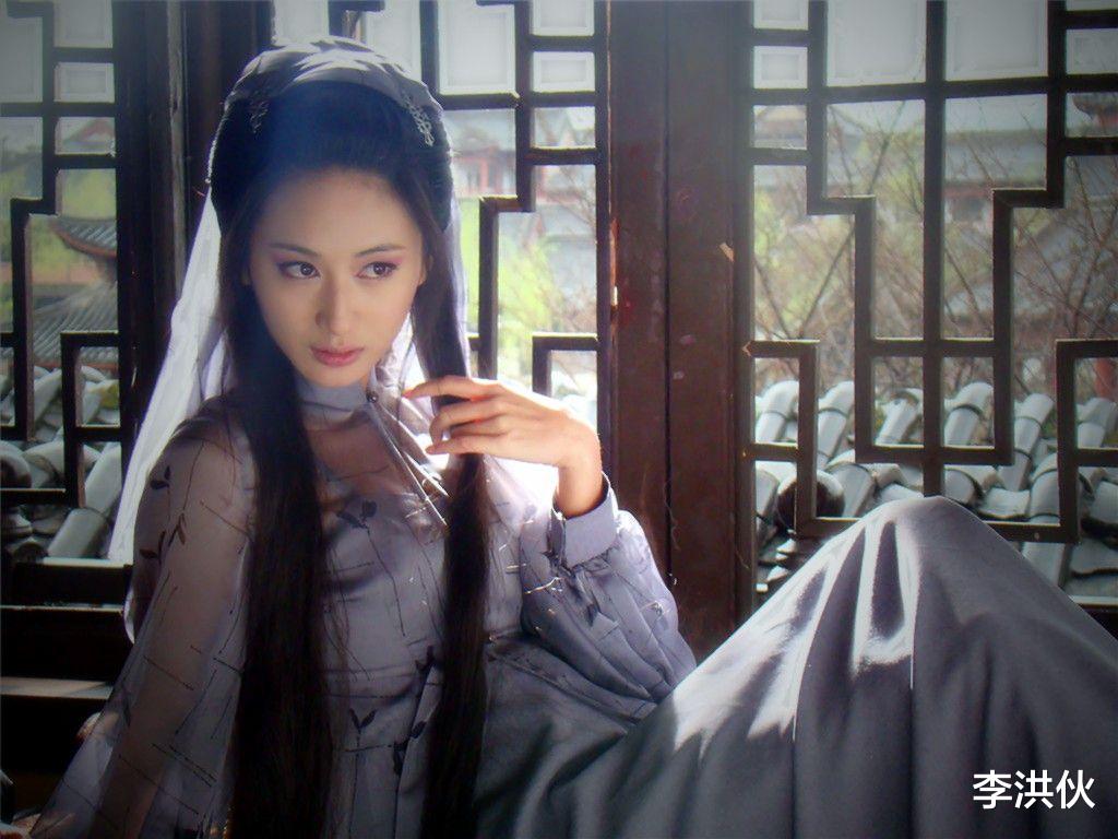 郭珍霓|同样头饰繁琐，为何她能做到艳而不俗、动而不乱？