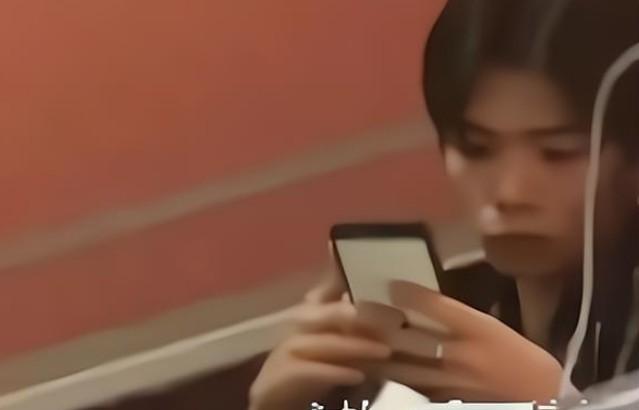 蔡萝莉|为何网红蔡萝莉拍照不露脸，看清她真实模样后，网友：没开玩笑？