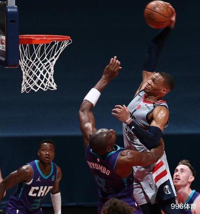 斯蒂芬·库里|2年内，我们将见证3个历史数据王诞生：分别是詹皇、威少和库里