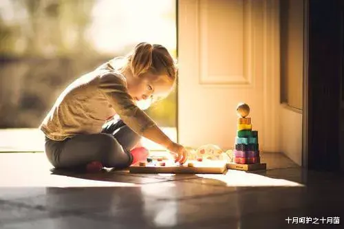 十月呵护之十月菌|“父母去世,我只惋惜没人给钱花”:过早寄宿的孩子怎么会变成这样