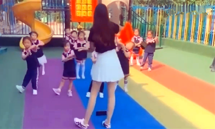 幼师|为什么男人都喜欢性感撩人的“幼教”？