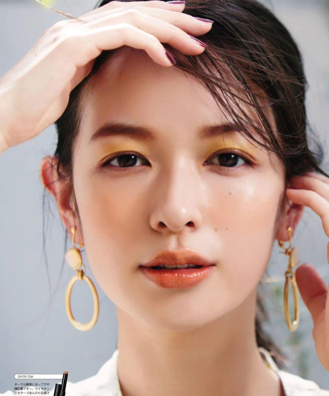 眼影|能Hold住“死亡绿眼影”的，也只有周也了吧！