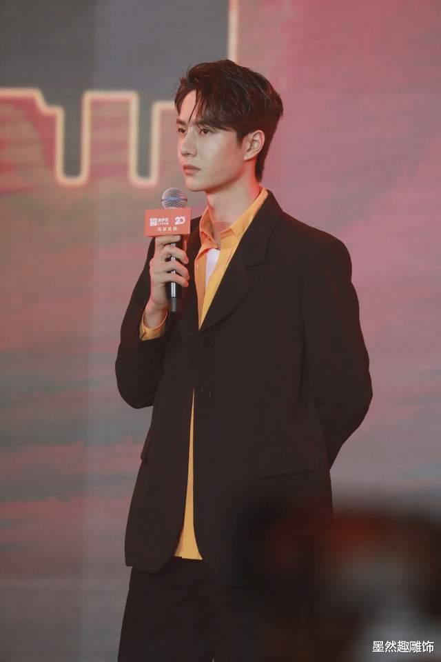 王一博|王一博生图太帅气了,无滤镜无P图让人心动,这状态比肖战好多了